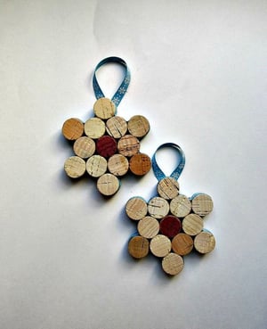 4-manualidades-corcho-adornos-navidenos-estrellas-lazos-azules